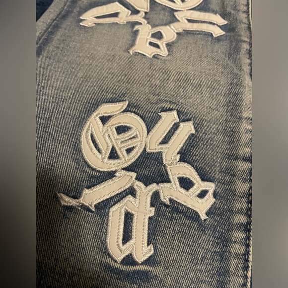 Embroidered Ripped Jeans - Picture 6 of 8